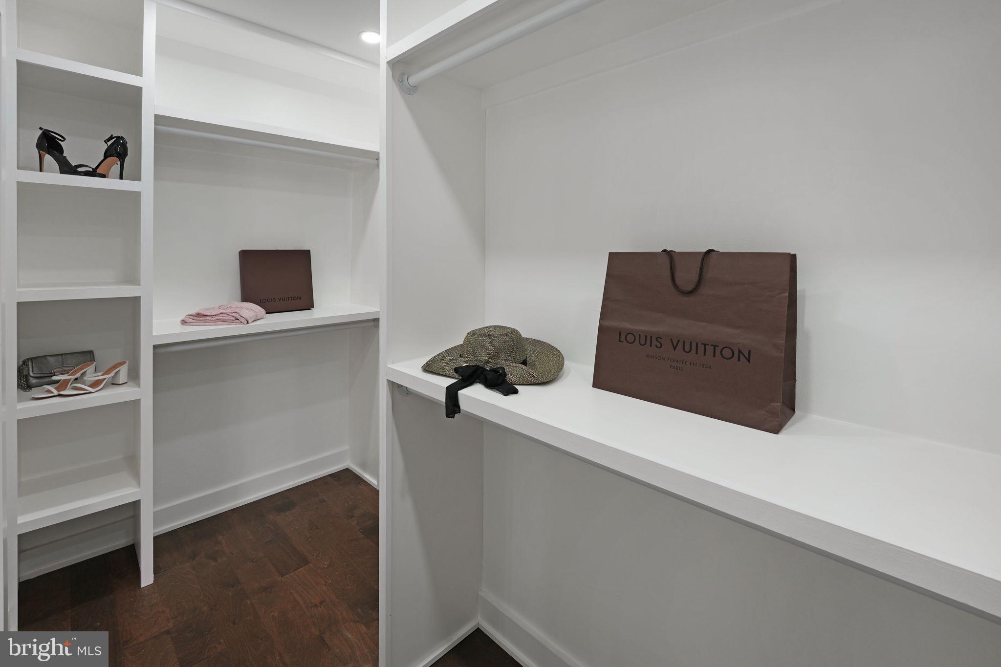 ALEXANDRIA KNOLLS - Residential