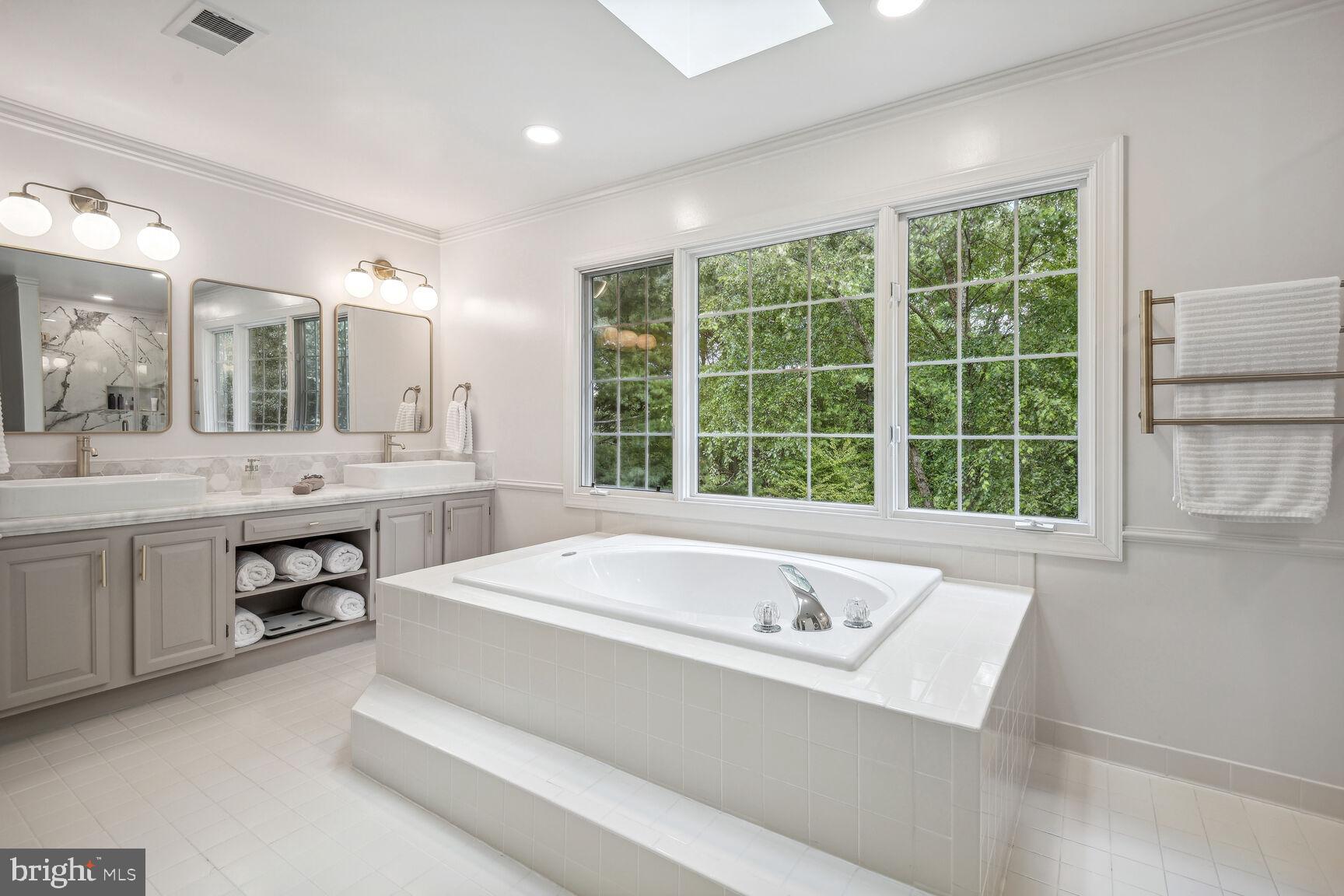 SPRING MEADOWS - Residential