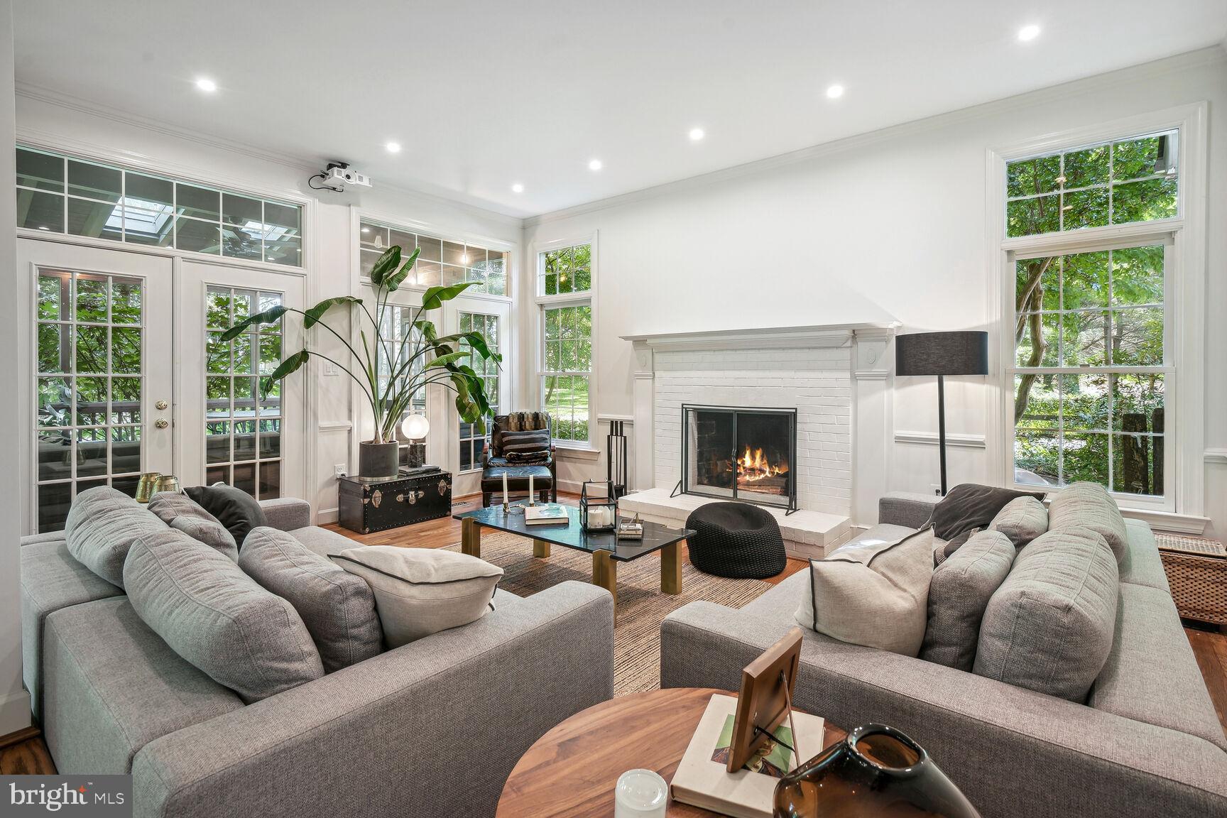 SPRING MEADOWS - Residential