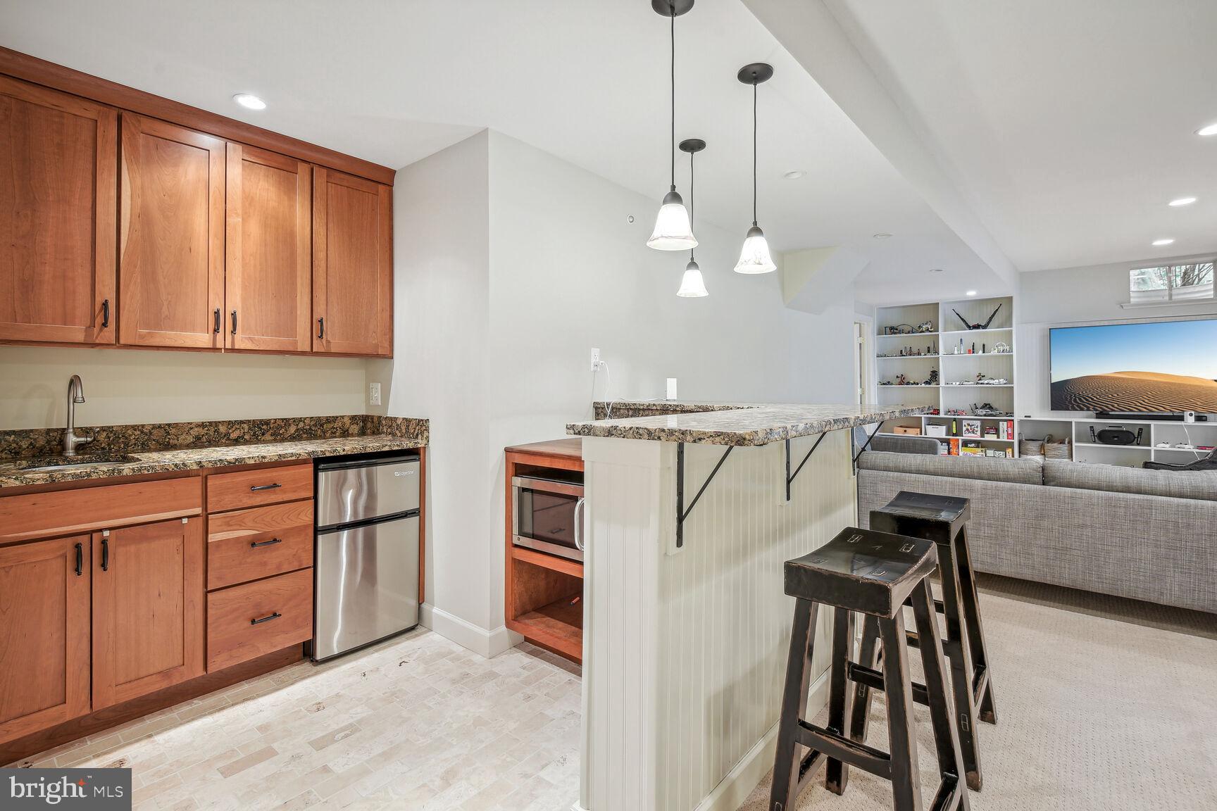 SPRING MEADOWS - Residential