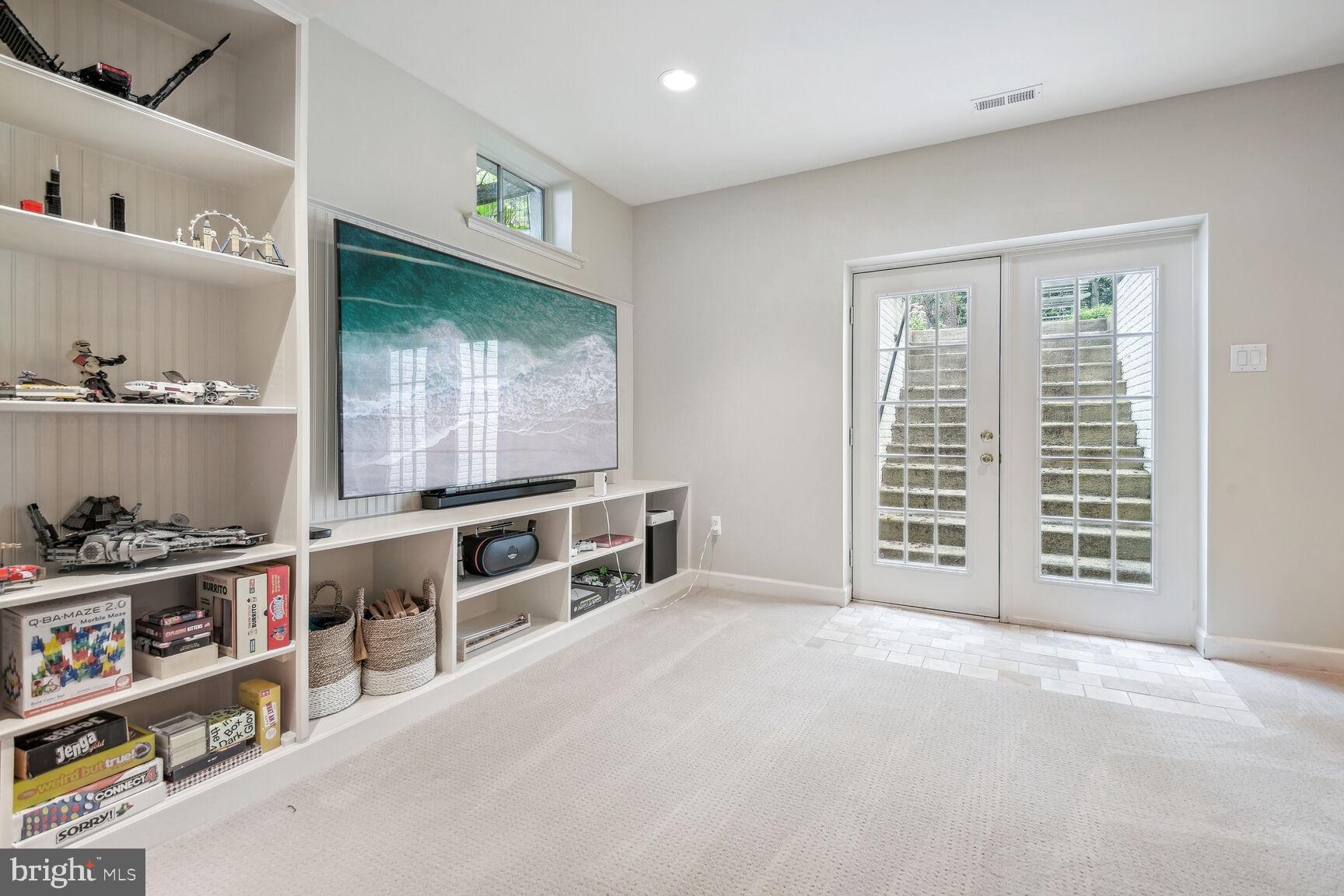 SPRING MEADOWS - Residential