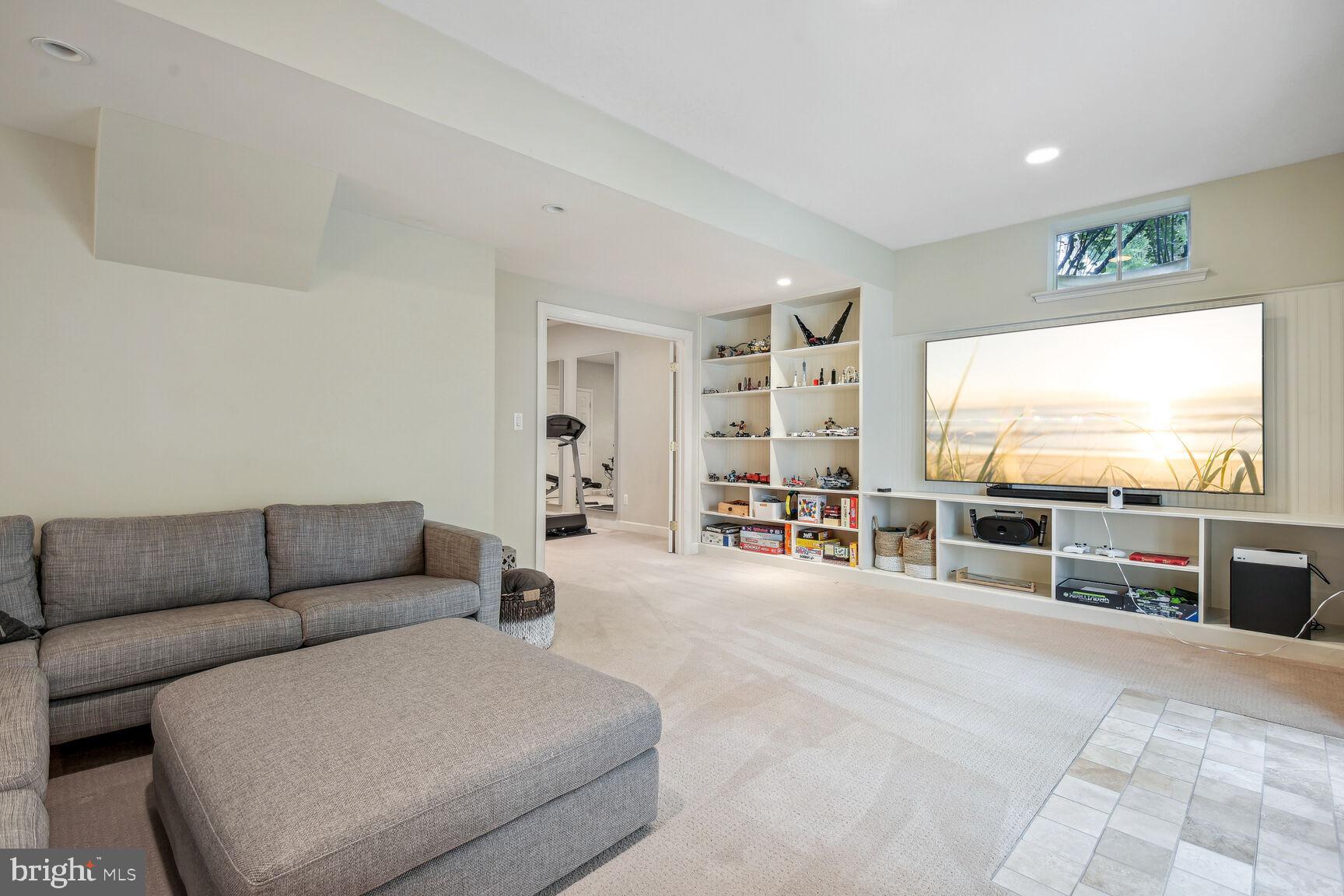 SPRING MEADOWS - Residential