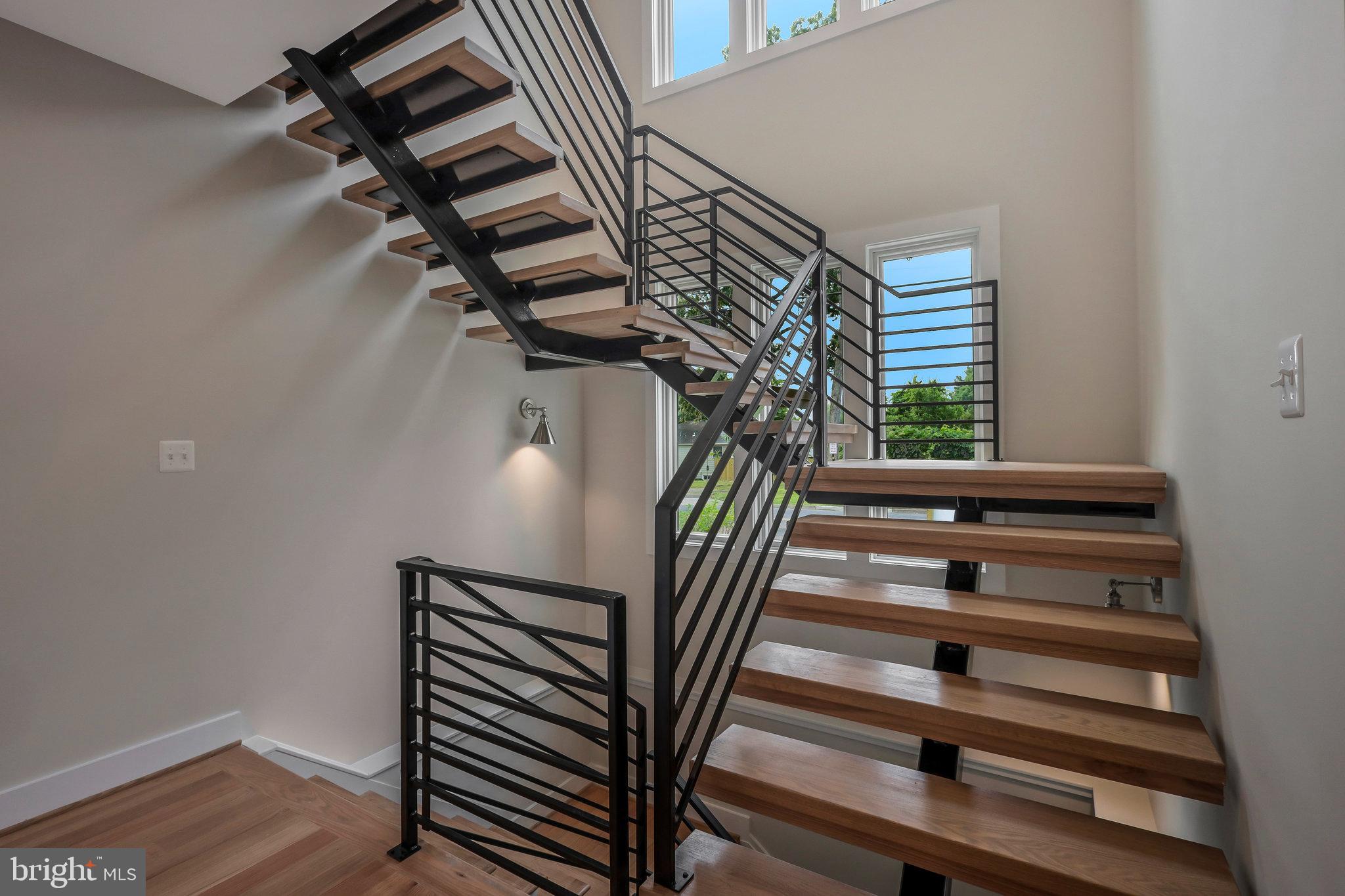 WAVERLY HILLS - Residential