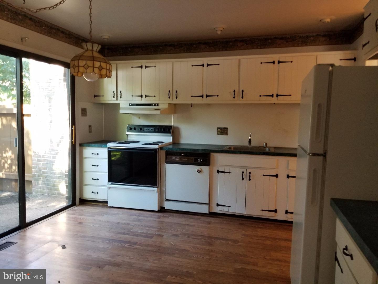 FLYING HILLS - Residential