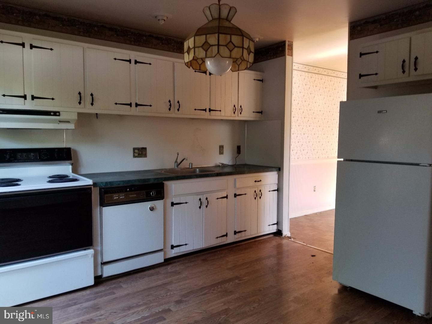 FLYING HILLS - Residential