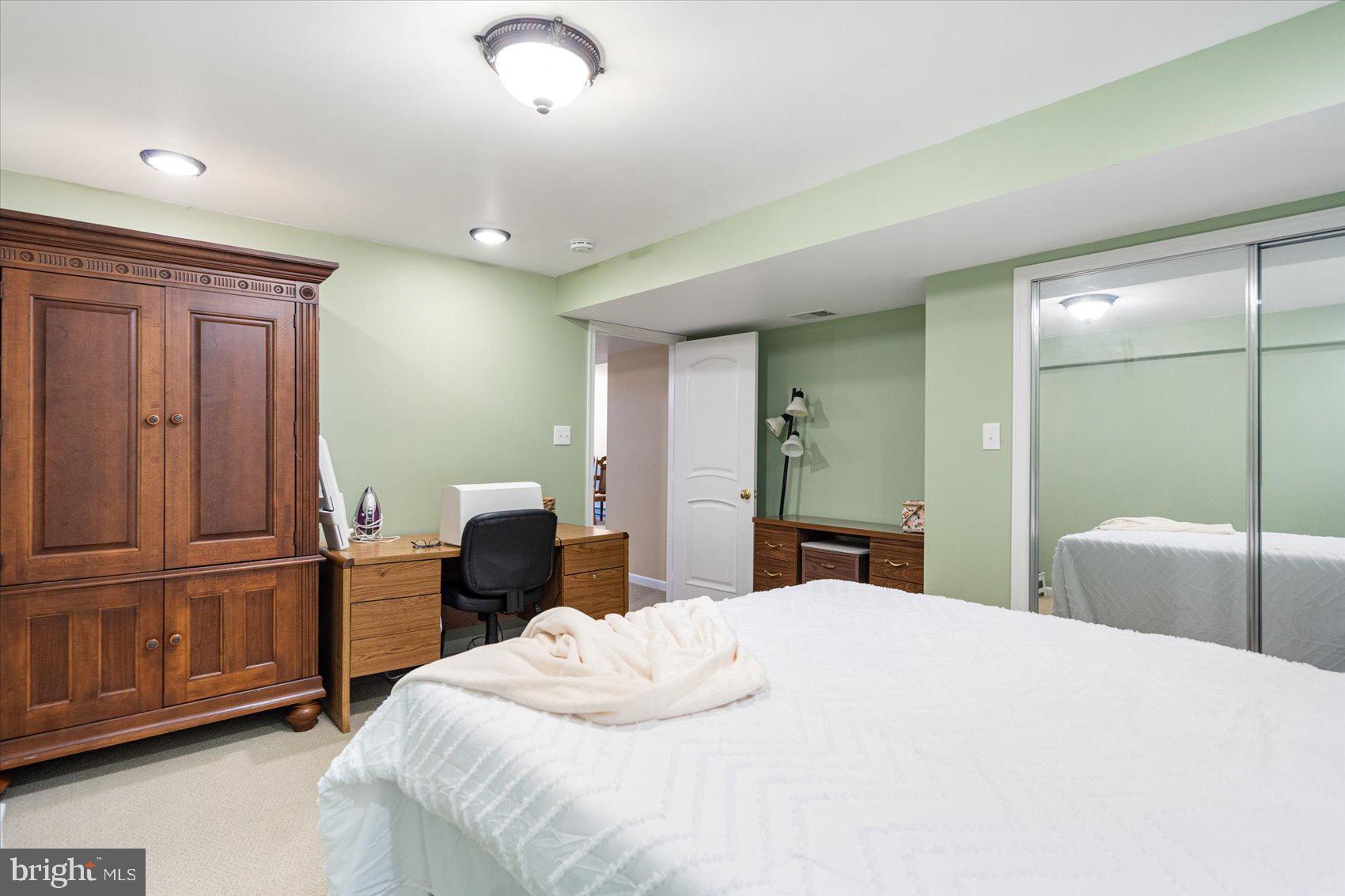 HAMPSTEAD - Residential