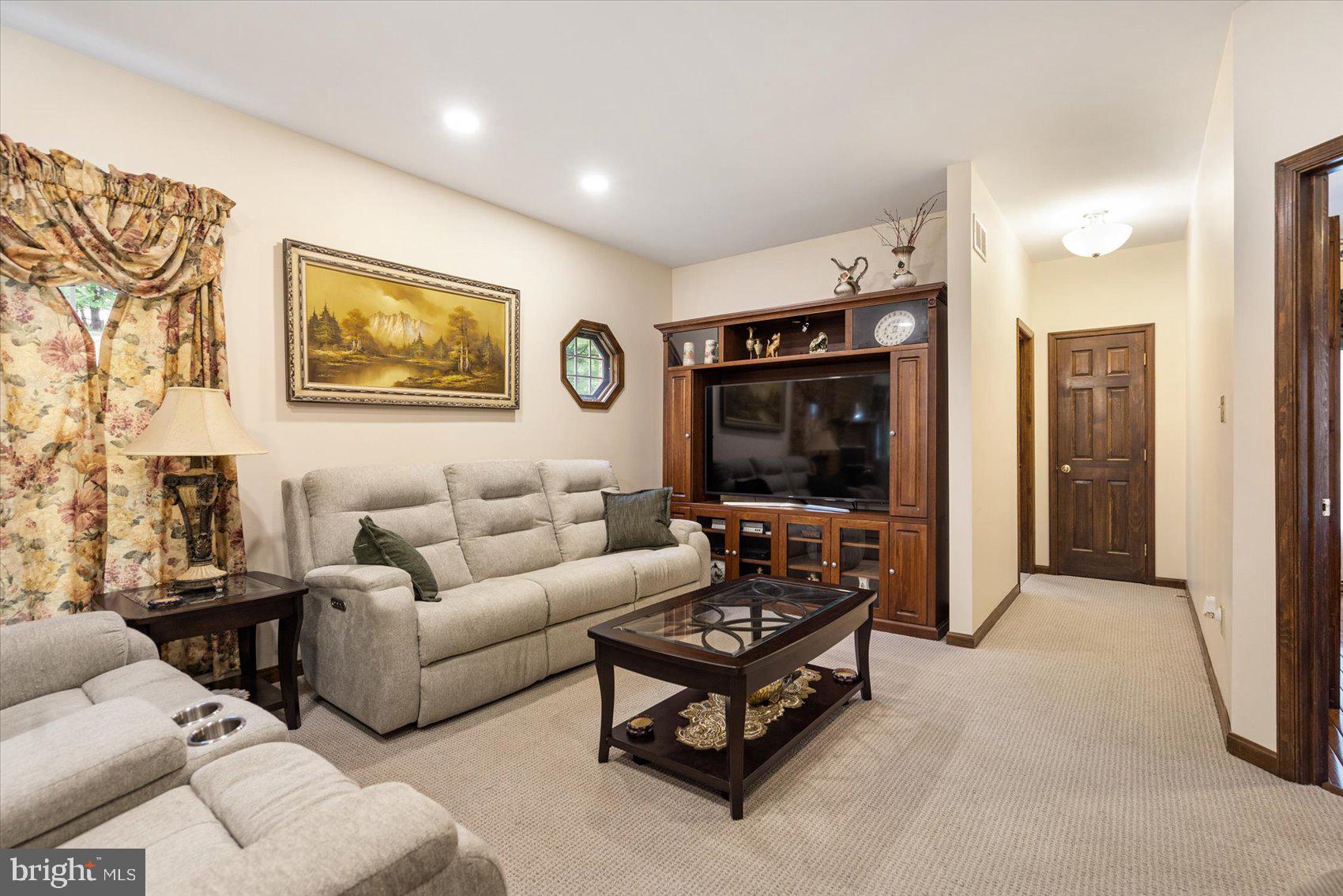 HAMPSTEAD - Residential