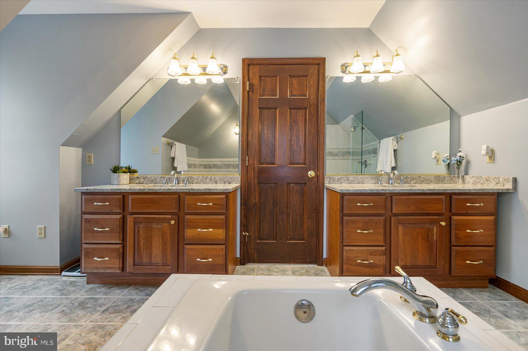 HAMPSTEAD - Residential