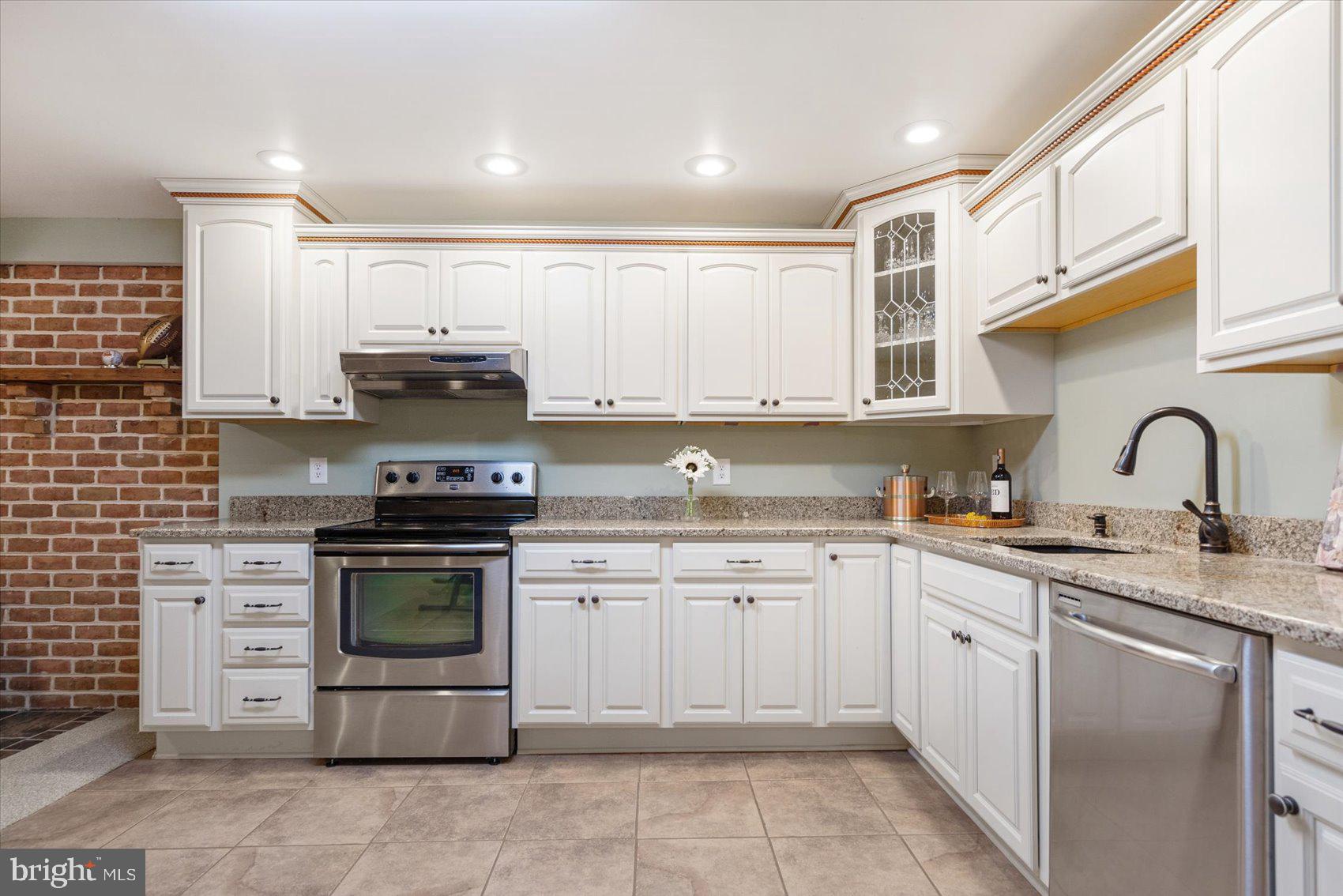 HAMPSTEAD - Residential