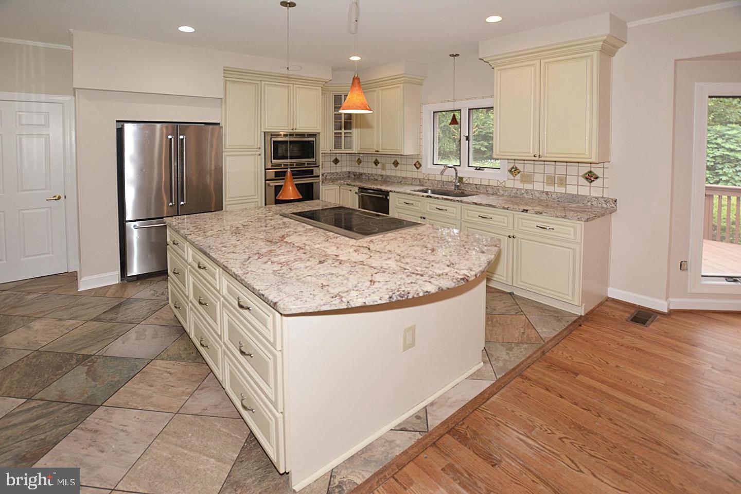 FORESTVILLE - Residential