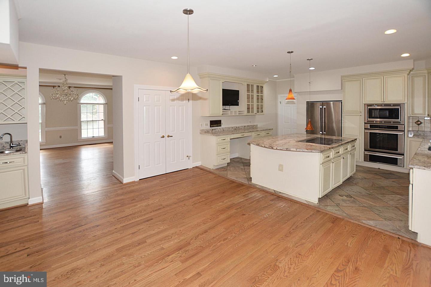 FORESTVILLE - Residential