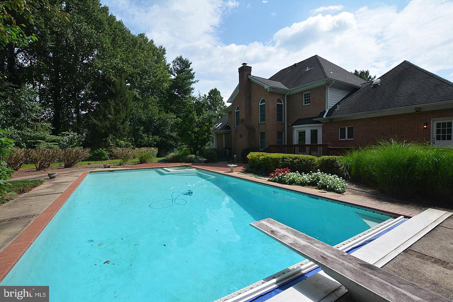 FORESTVILLE - Residential