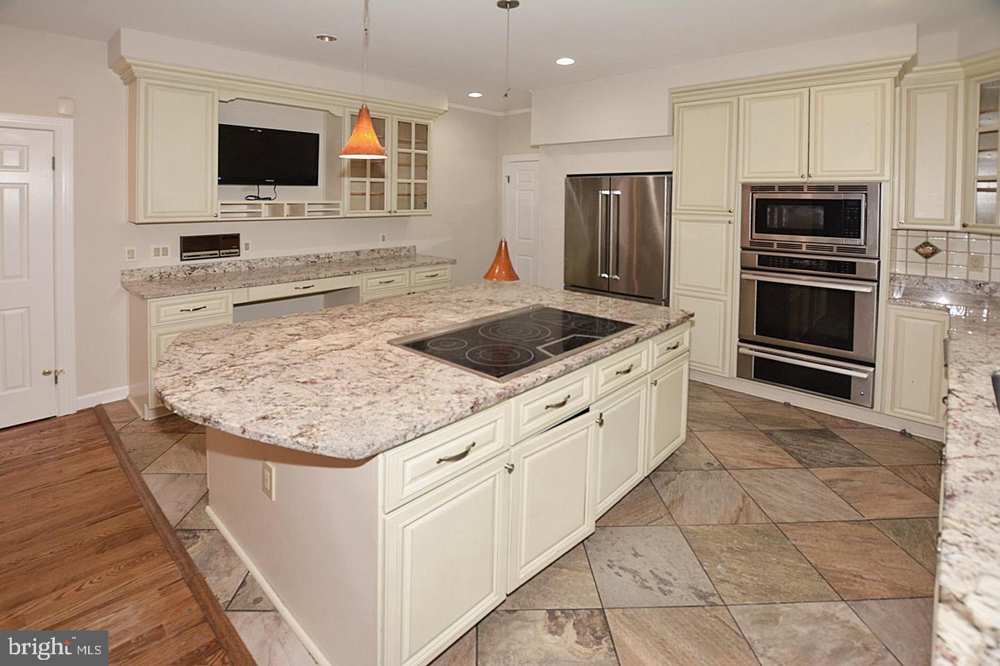 FORESTVILLE - Residential