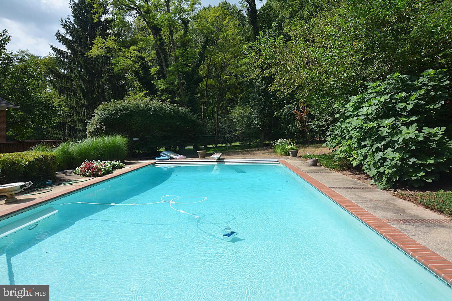 FORESTVILLE - Residential