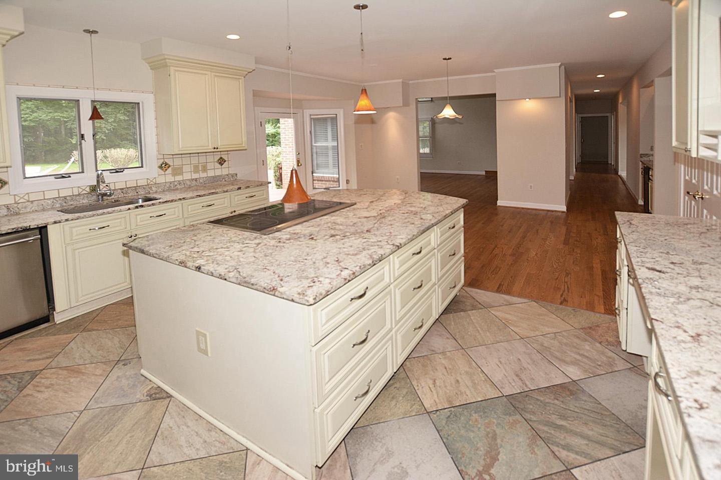 FORESTVILLE - Residential