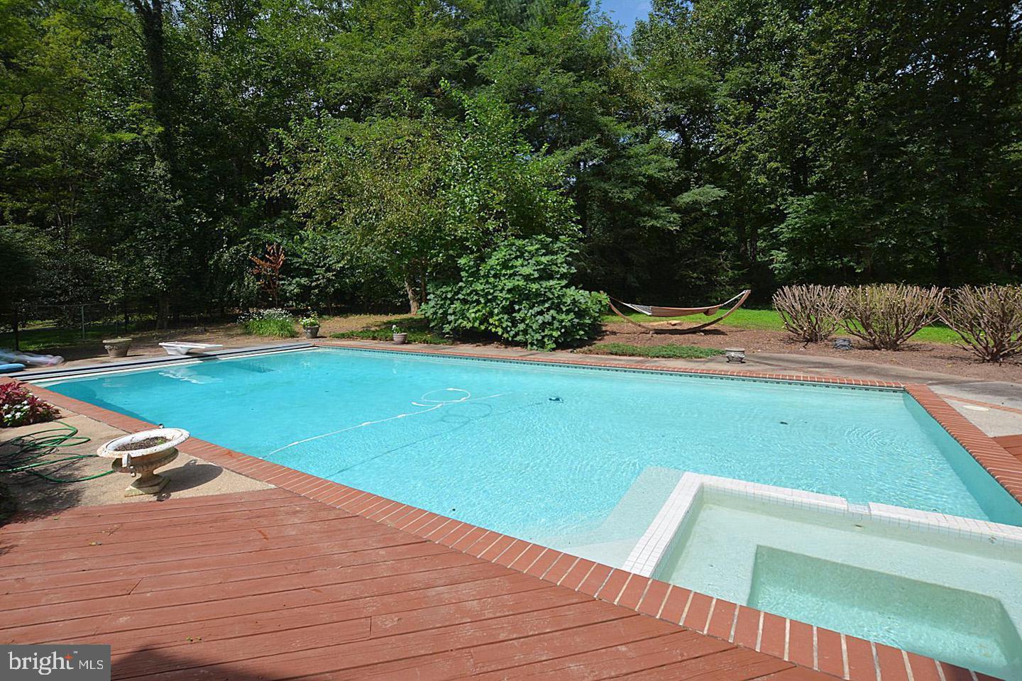 FORESTVILLE - Residential