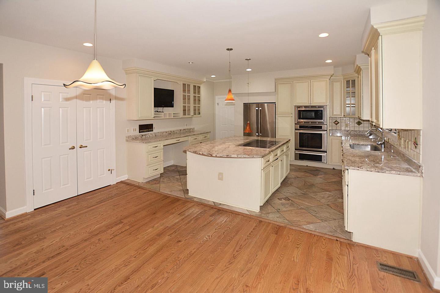 FORESTVILLE - Residential