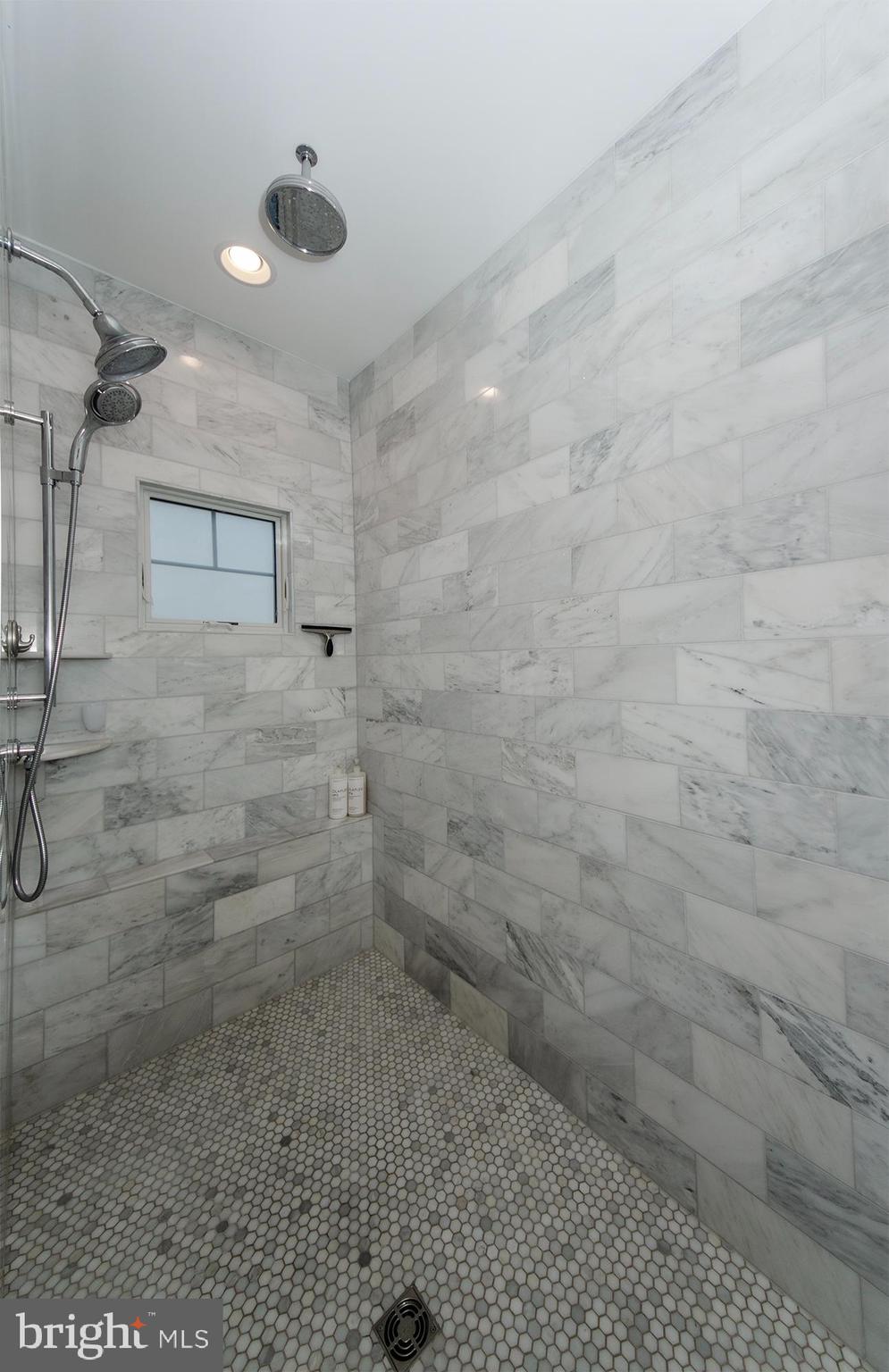 OVER LEE KNOLLS - Residential