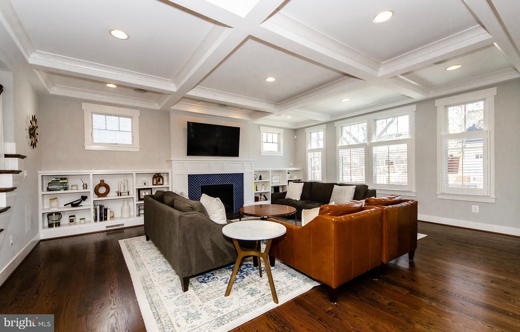 OVER LEE KNOLLS - Residential