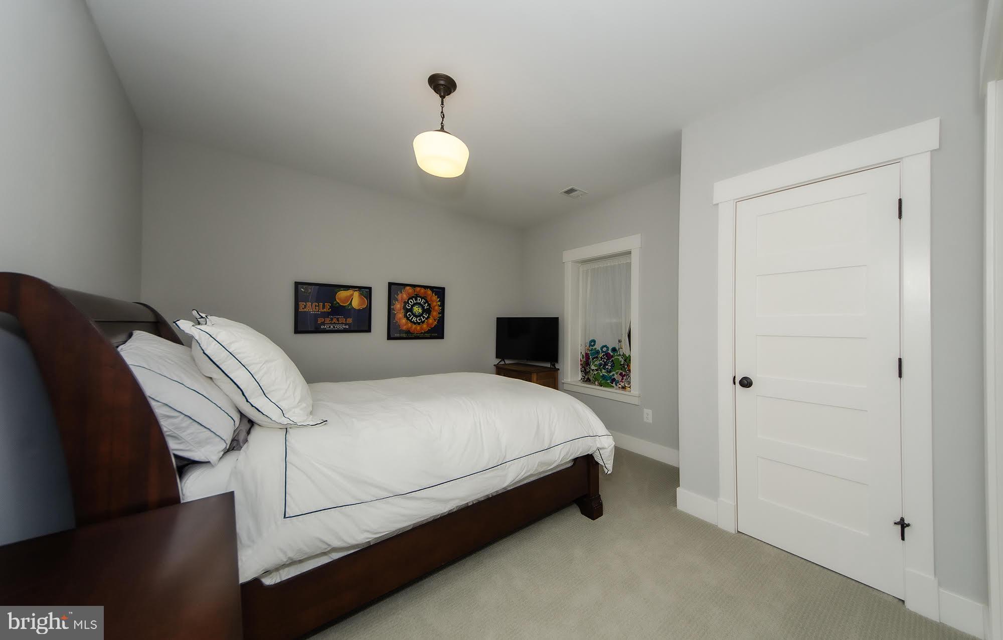 OVER LEE KNOLLS - Residential