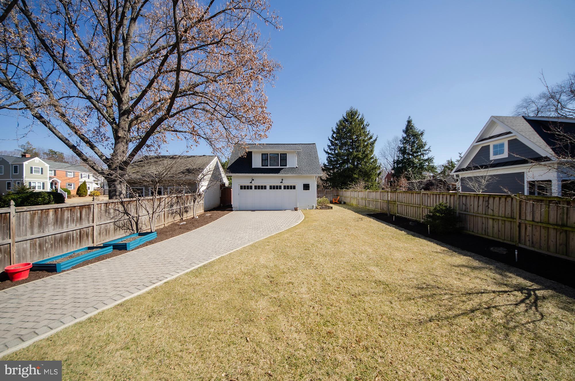 OVER LEE KNOLLS - Residential