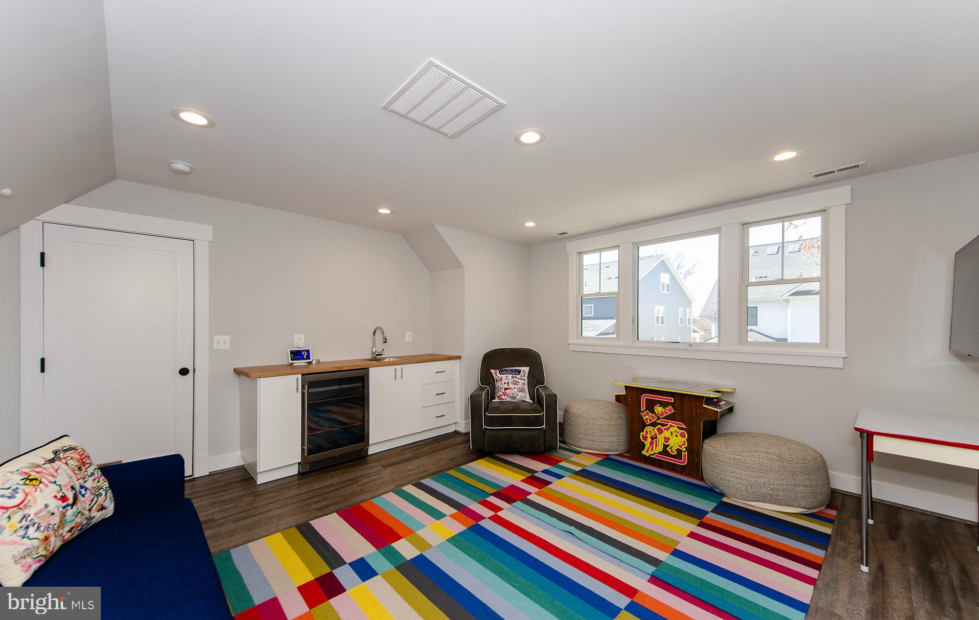 OVER LEE KNOLLS - Residential