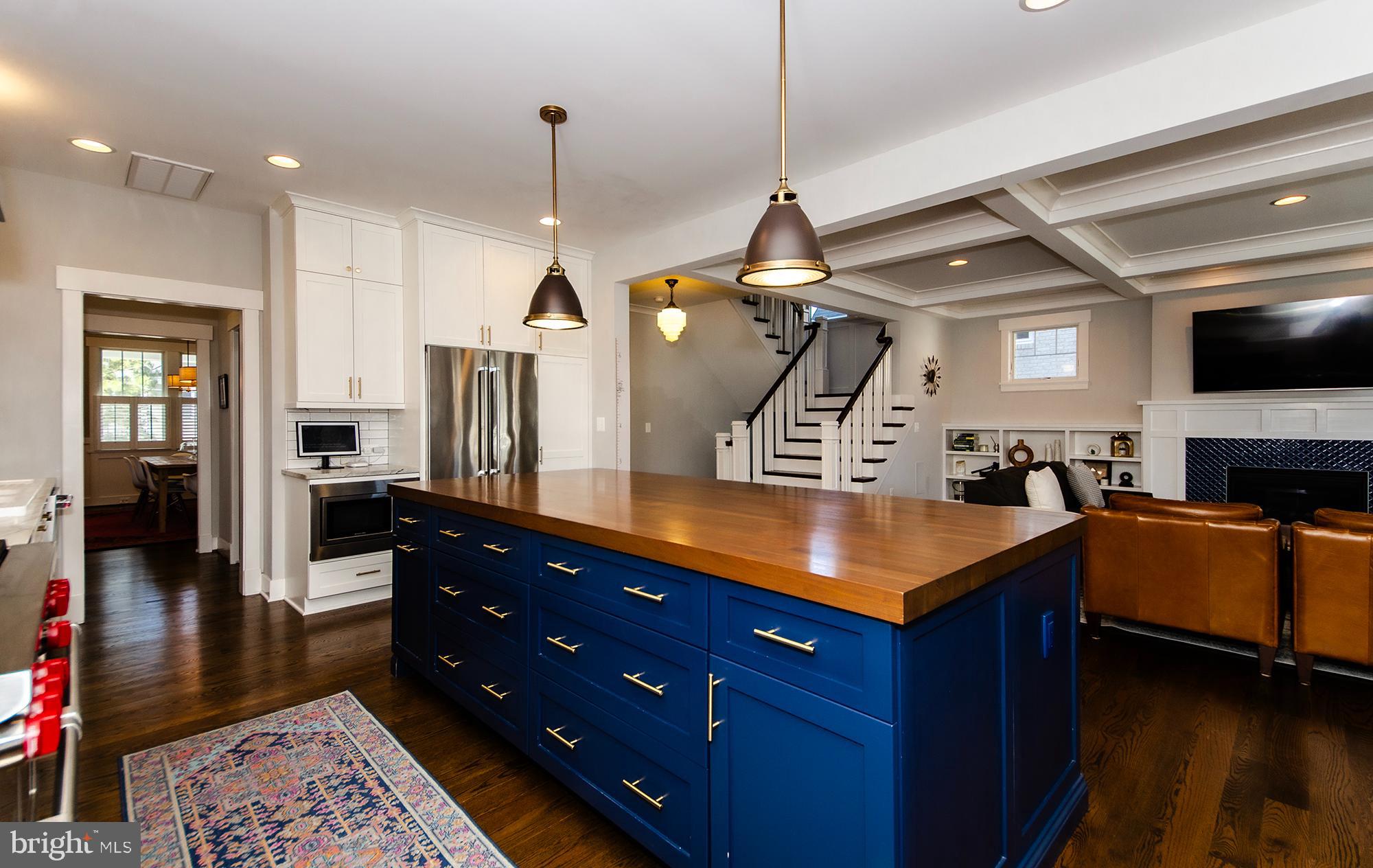 OVER LEE KNOLLS - Residential