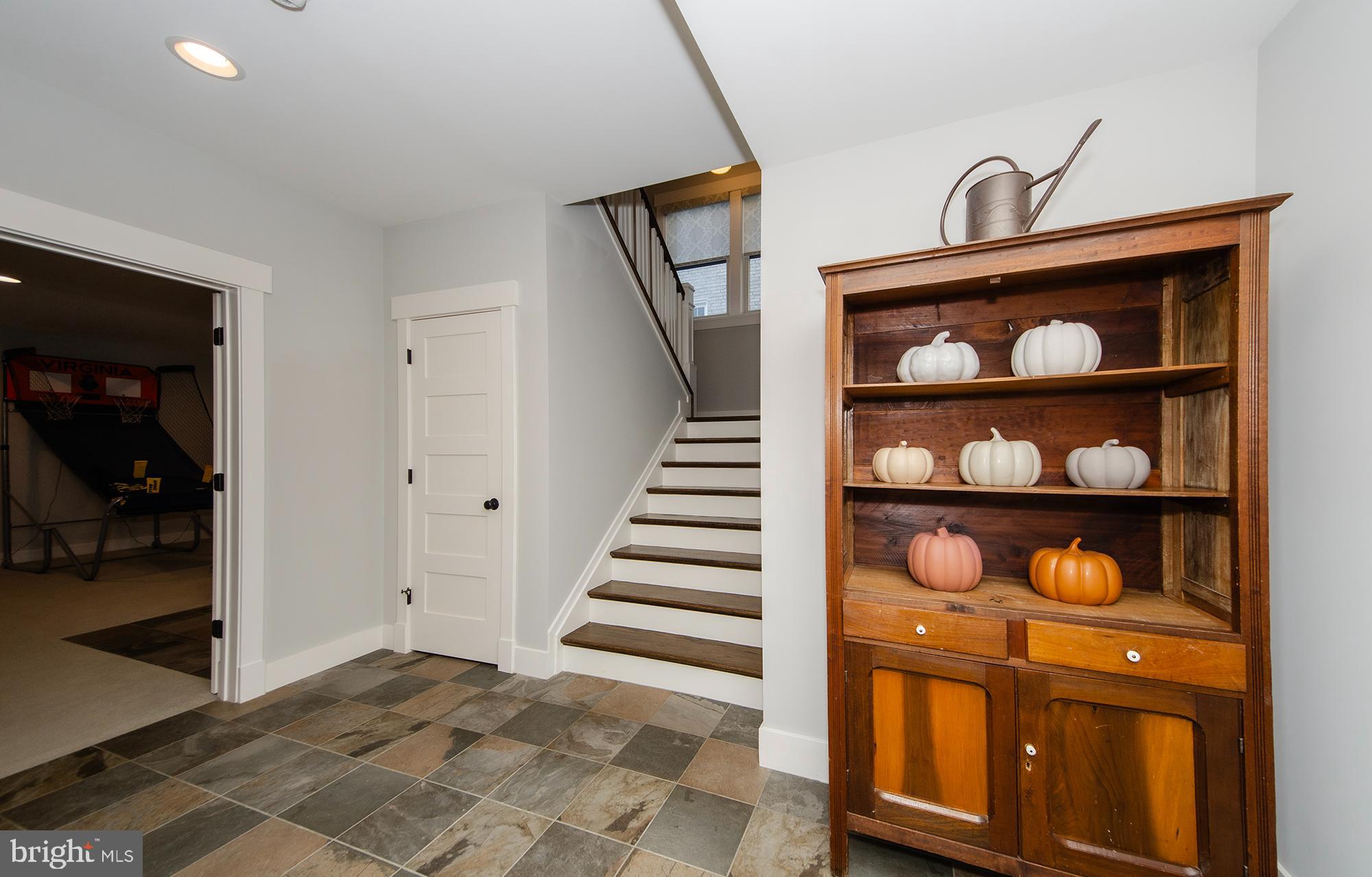 OVER LEE KNOLLS - Residential