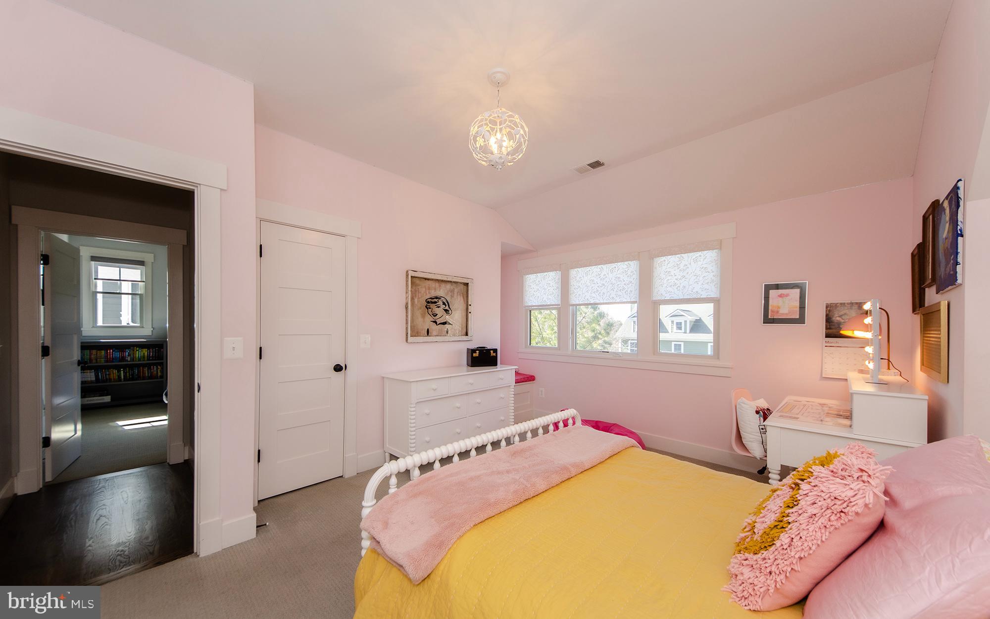 OVER LEE KNOLLS - Residential