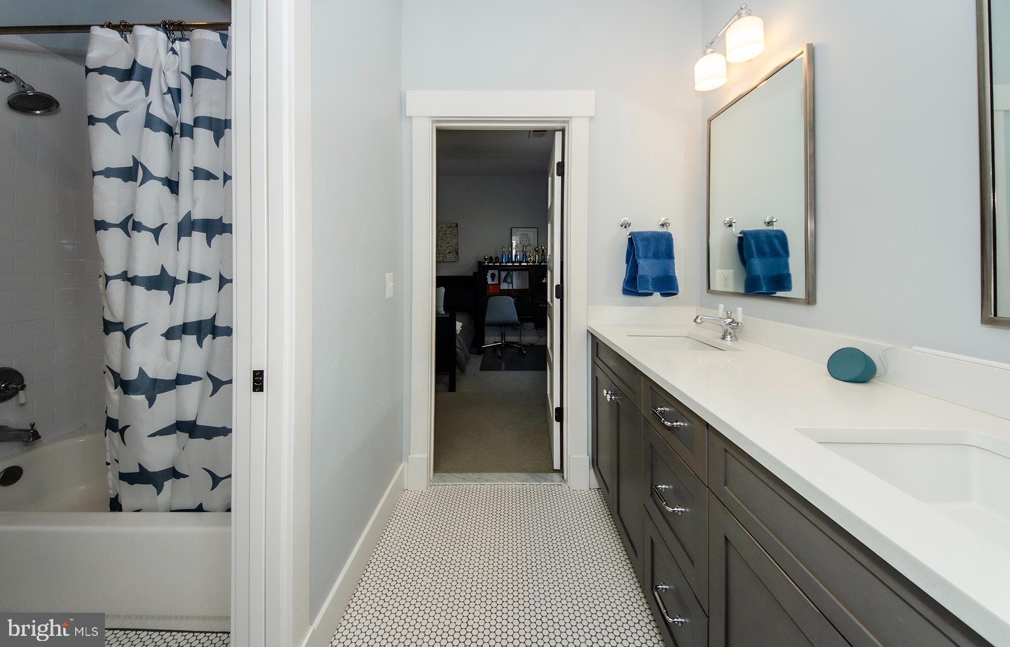 OVER LEE KNOLLS - Residential