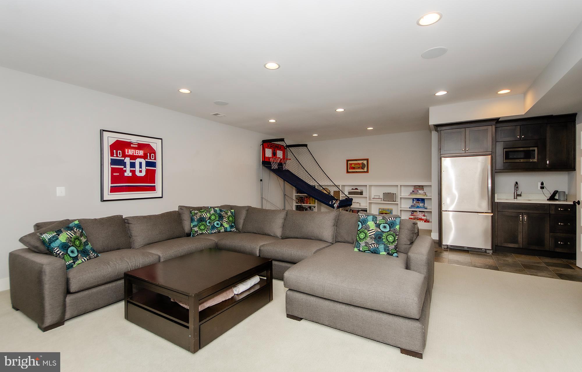 OVER LEE KNOLLS - Residential