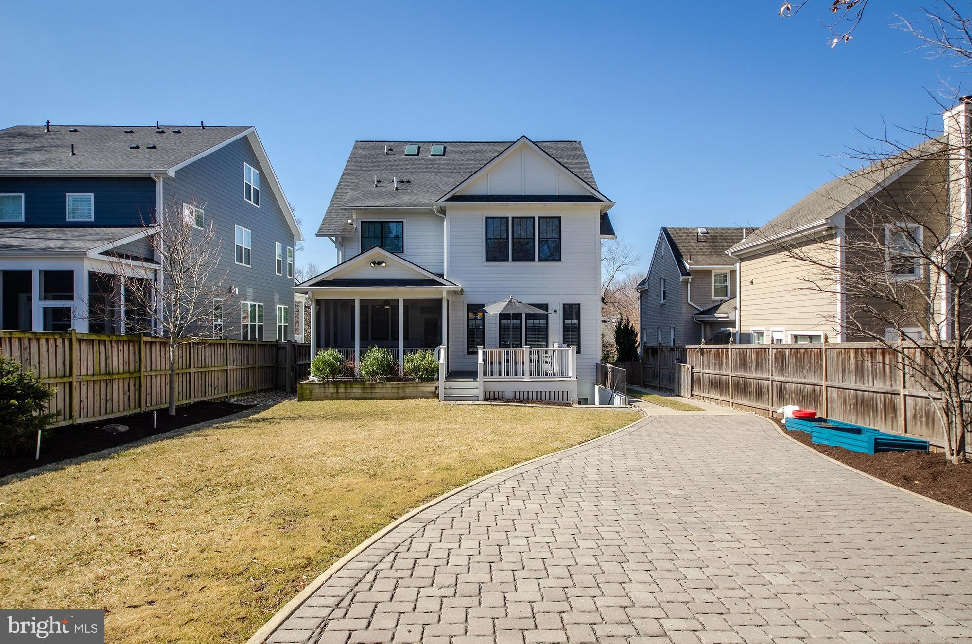 OVER LEE KNOLLS - Residential