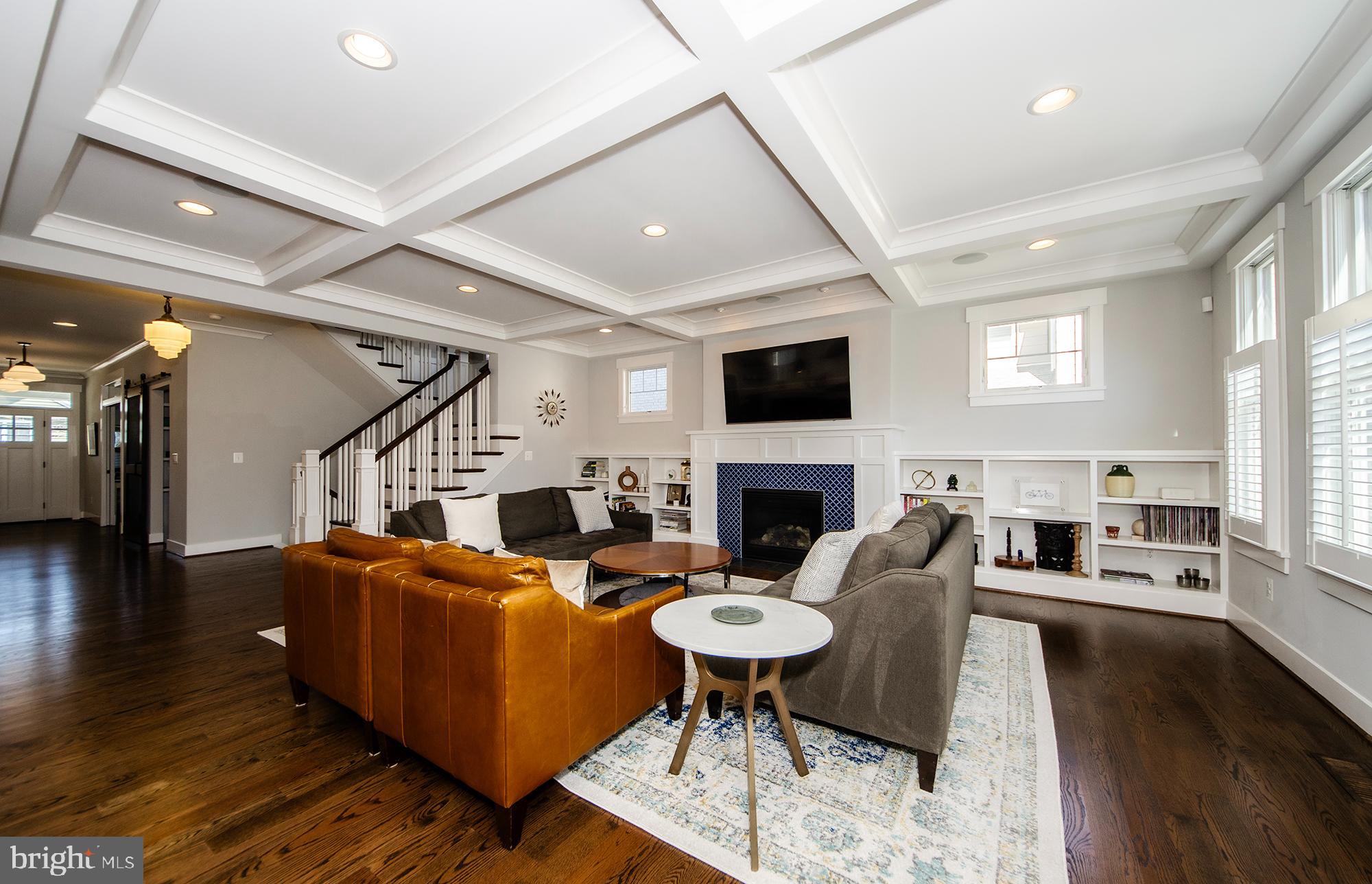 OVER LEE KNOLLS - Residential