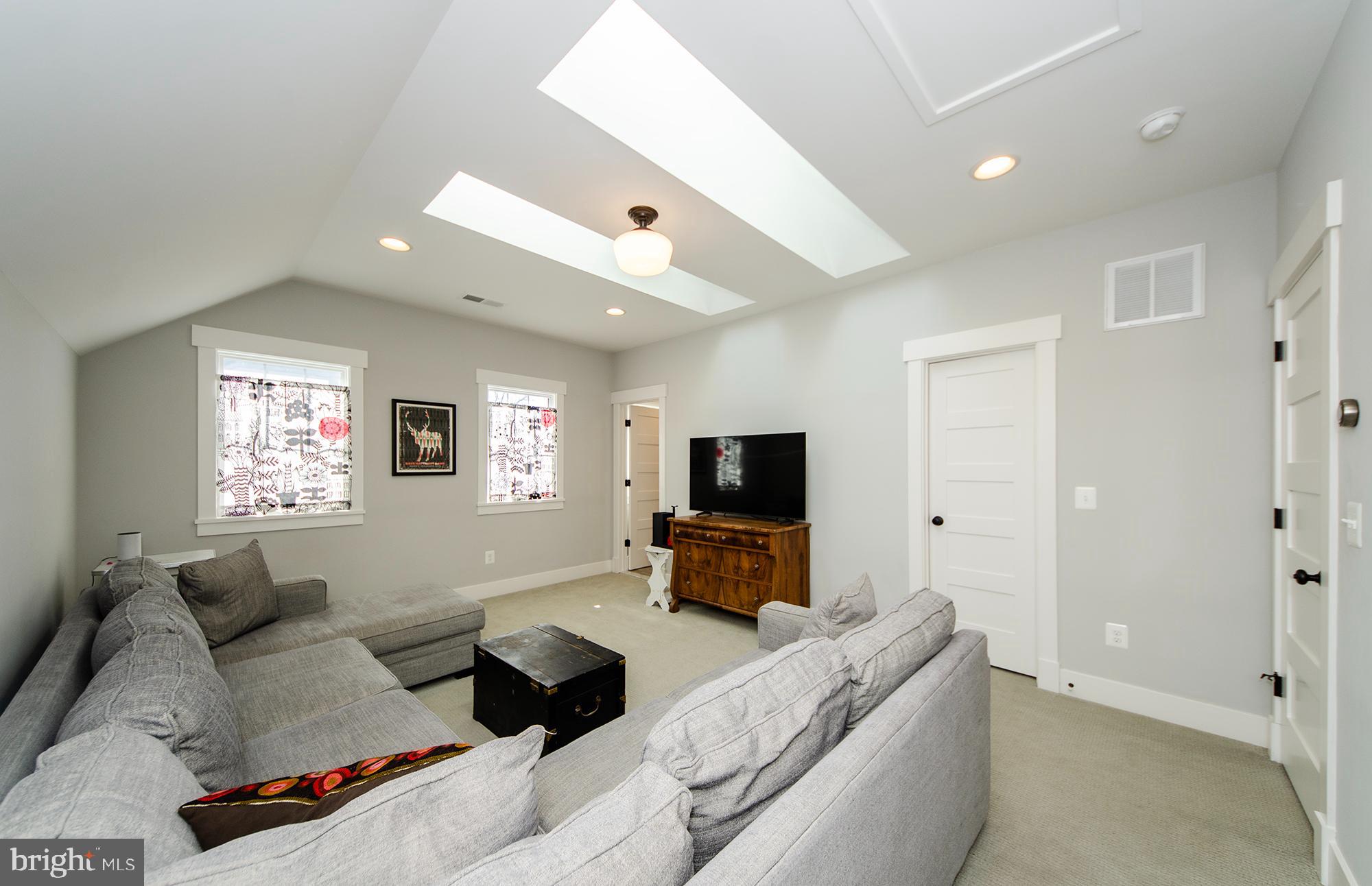 OVER LEE KNOLLS - Residential