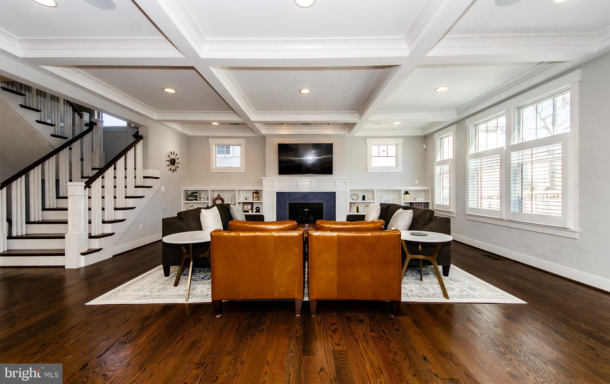 OVER LEE KNOLLS - Residential