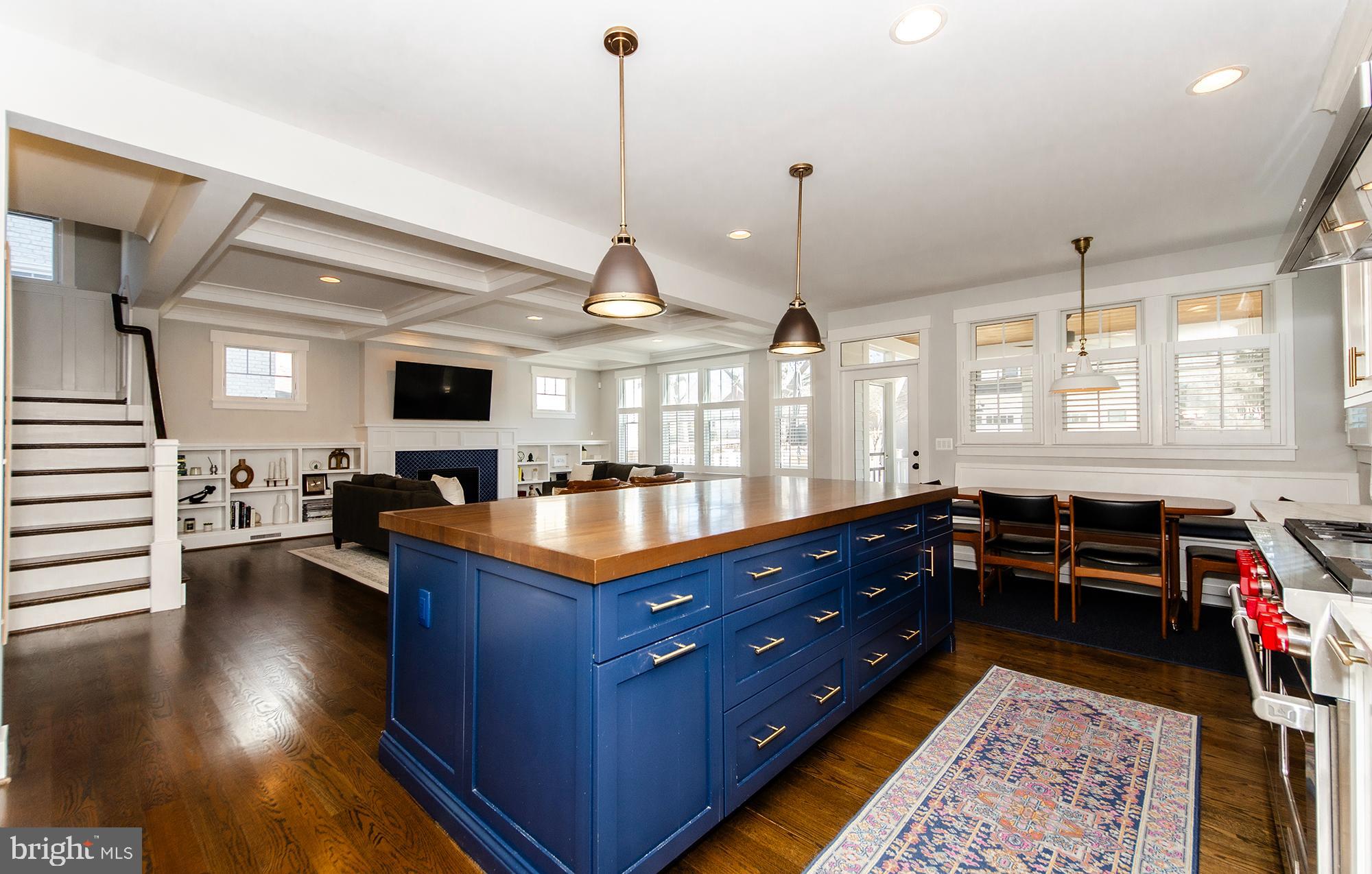 OVER LEE KNOLLS - Residential