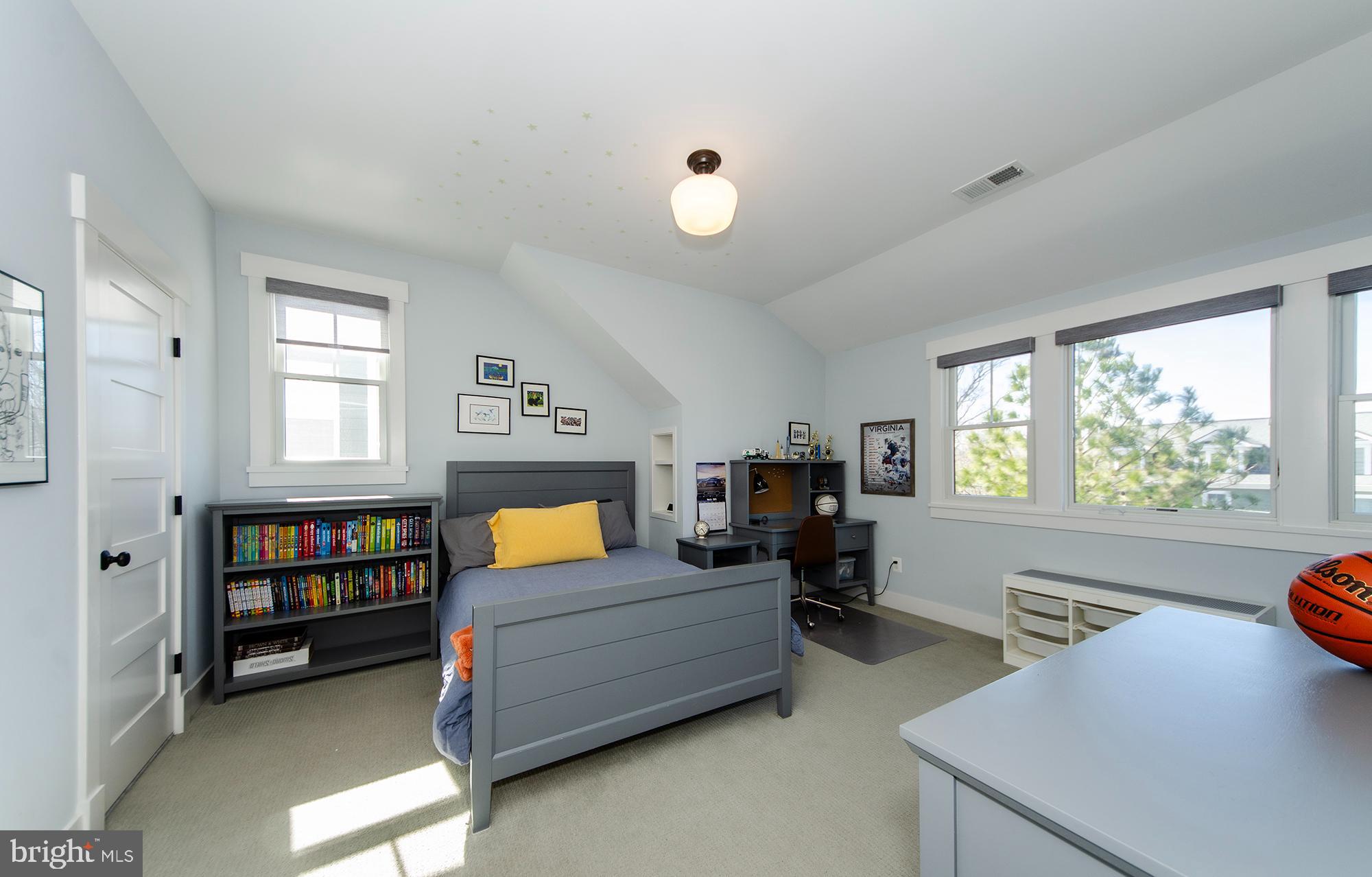 OVER LEE KNOLLS - Residential