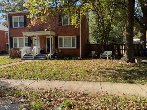 Photo of 1212 S Buchanan Street S, ARLINGTON, VA 22204 (MLS # VAAR2081358)