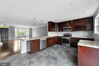 MELWOOD PARK - Residential Lease