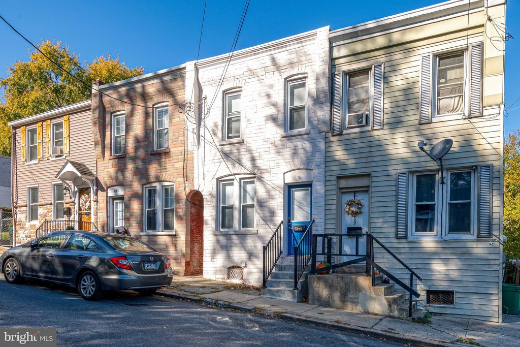 Photo of 629 Fremont Street, Lancaster, PA 17603 (MLS # PALA2043356)