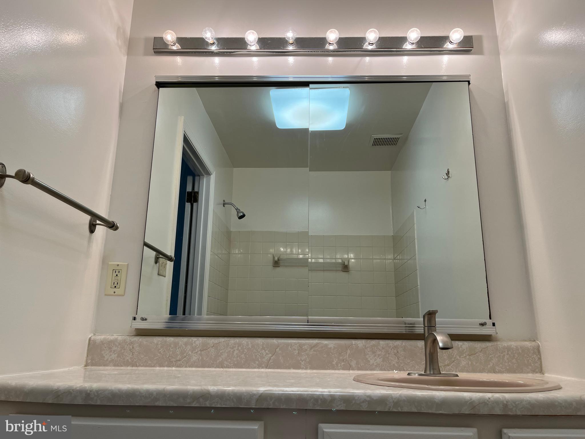 CROOKED CROSSING - Residential Lease