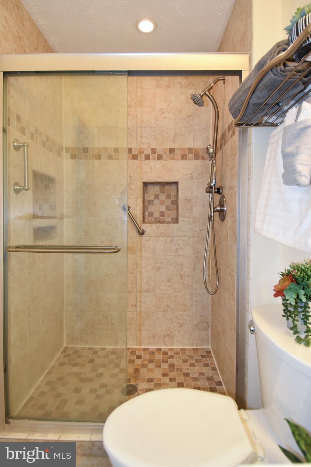 MONTCLAIR/COUNTRY CLUB - Residential