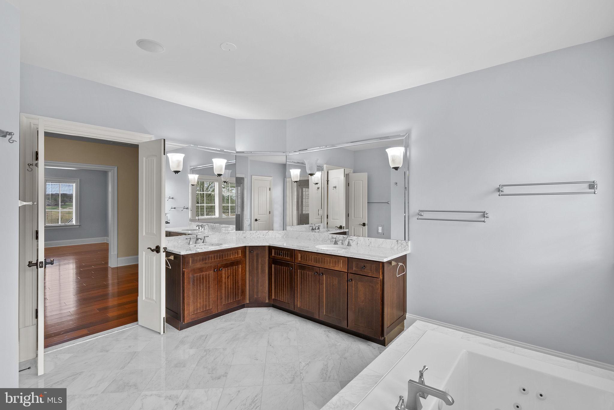 CREIGHTON FARMS - Residential