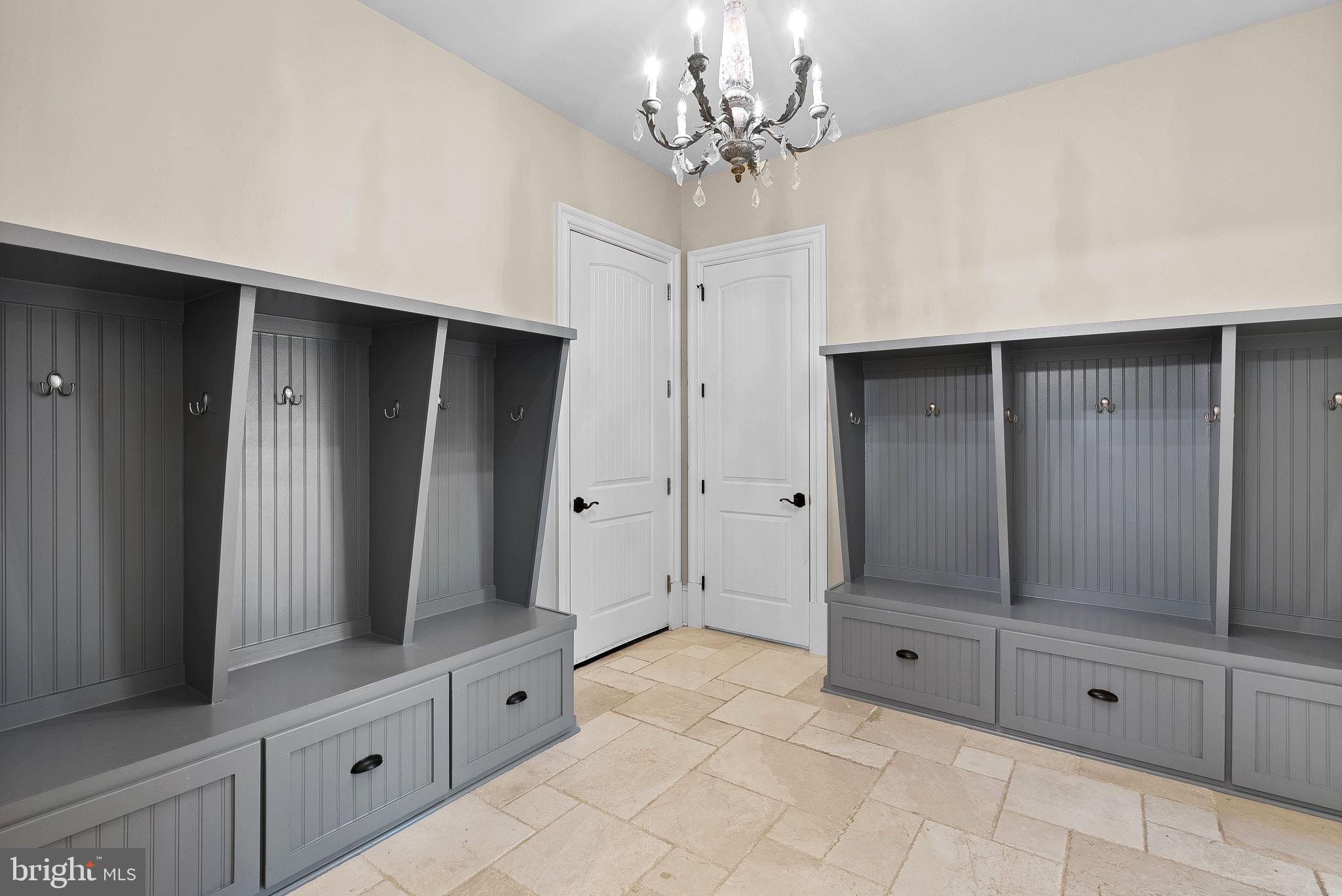 CREIGHTON FARMS - Residential