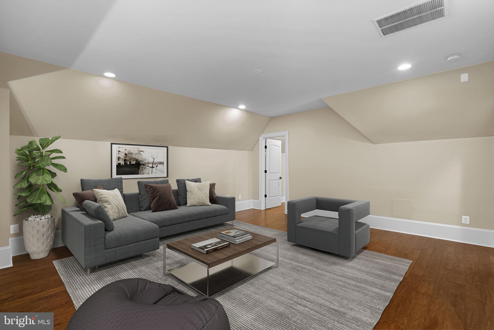 CREIGHTON FARMS - Residential