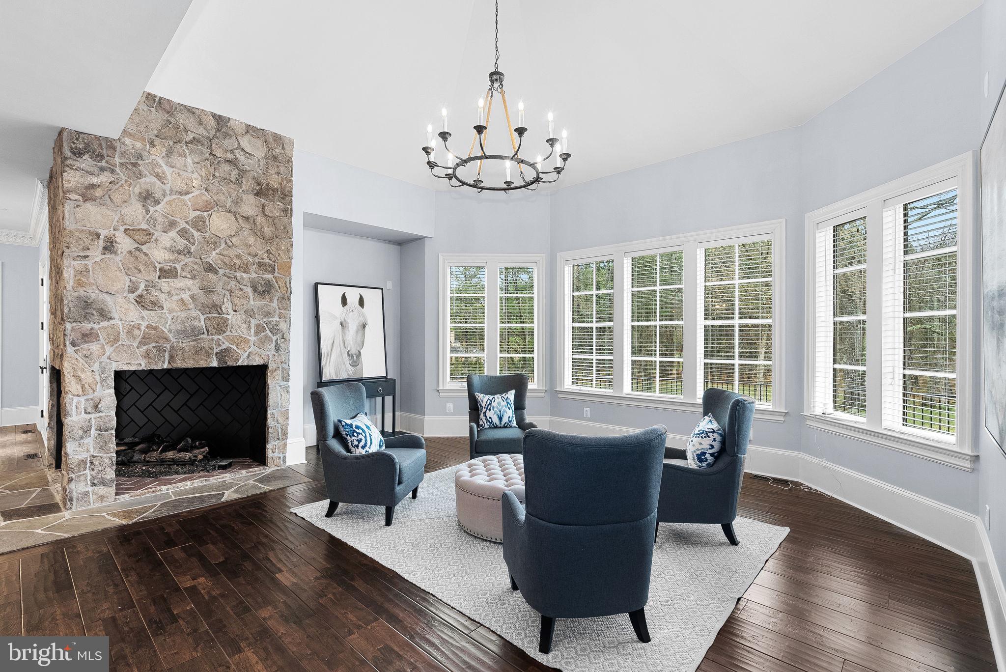 CREIGHTON FARMS - Residential