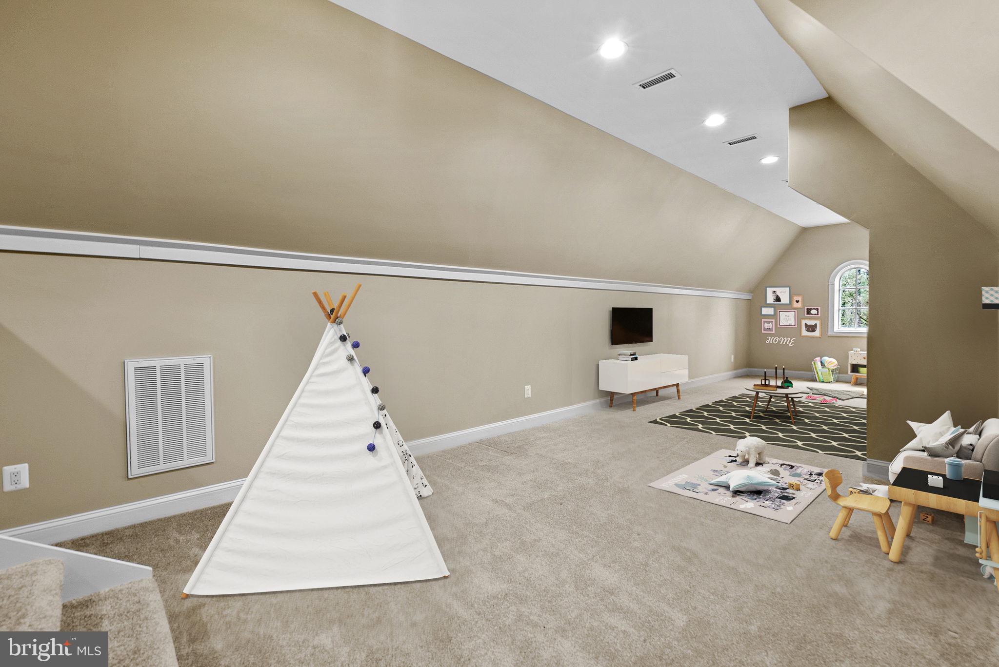 CREIGHTON FARMS - Residential