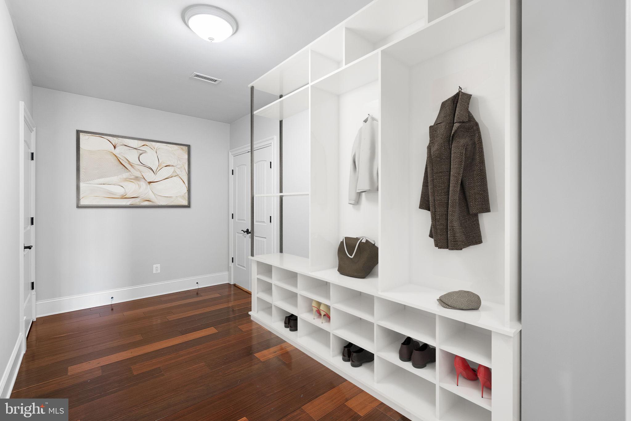 CREIGHTON FARMS - Residential