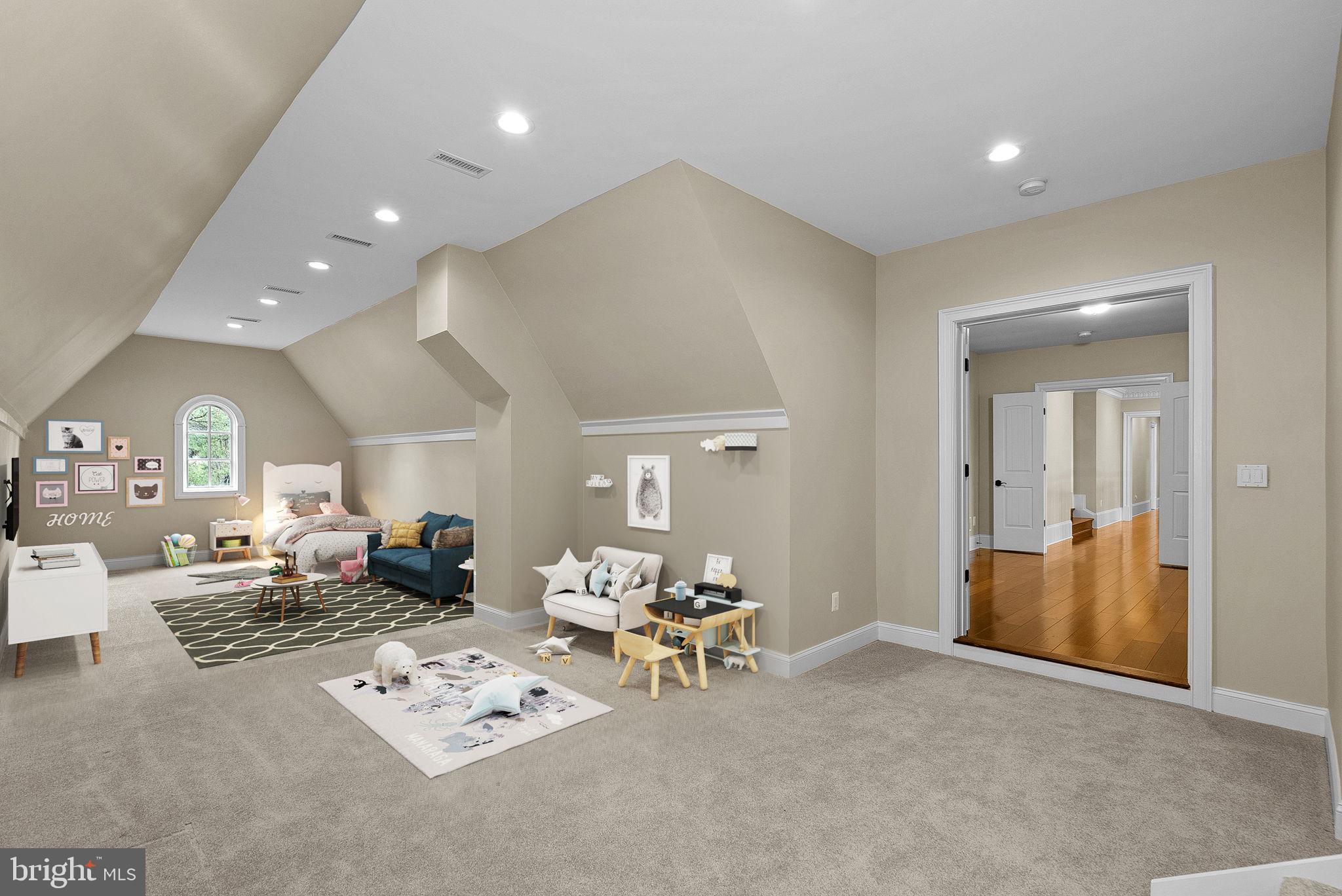 CREIGHTON FARMS - Residential