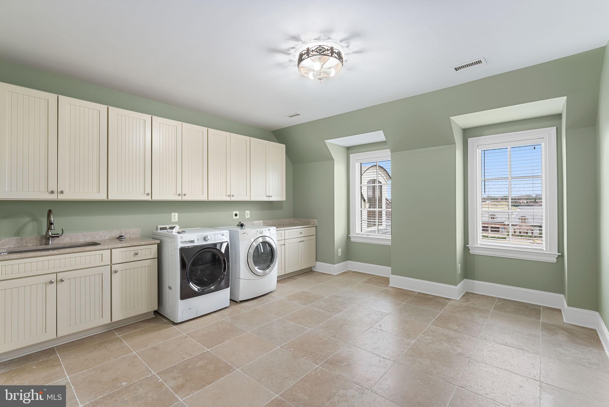 CREIGHTON FARMS - Residential